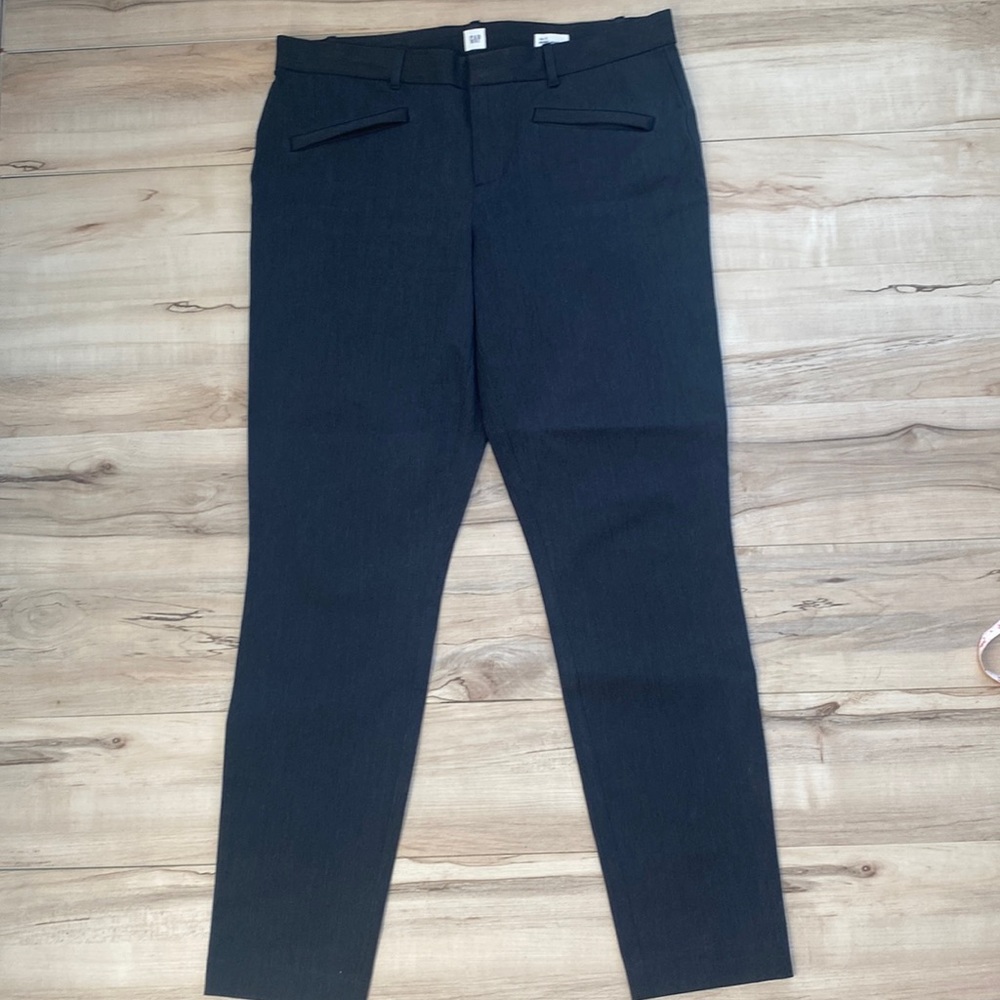 Gap Womens 14 T Skinny Ankle Slacks. Grey. Front zipper pockets and faux back